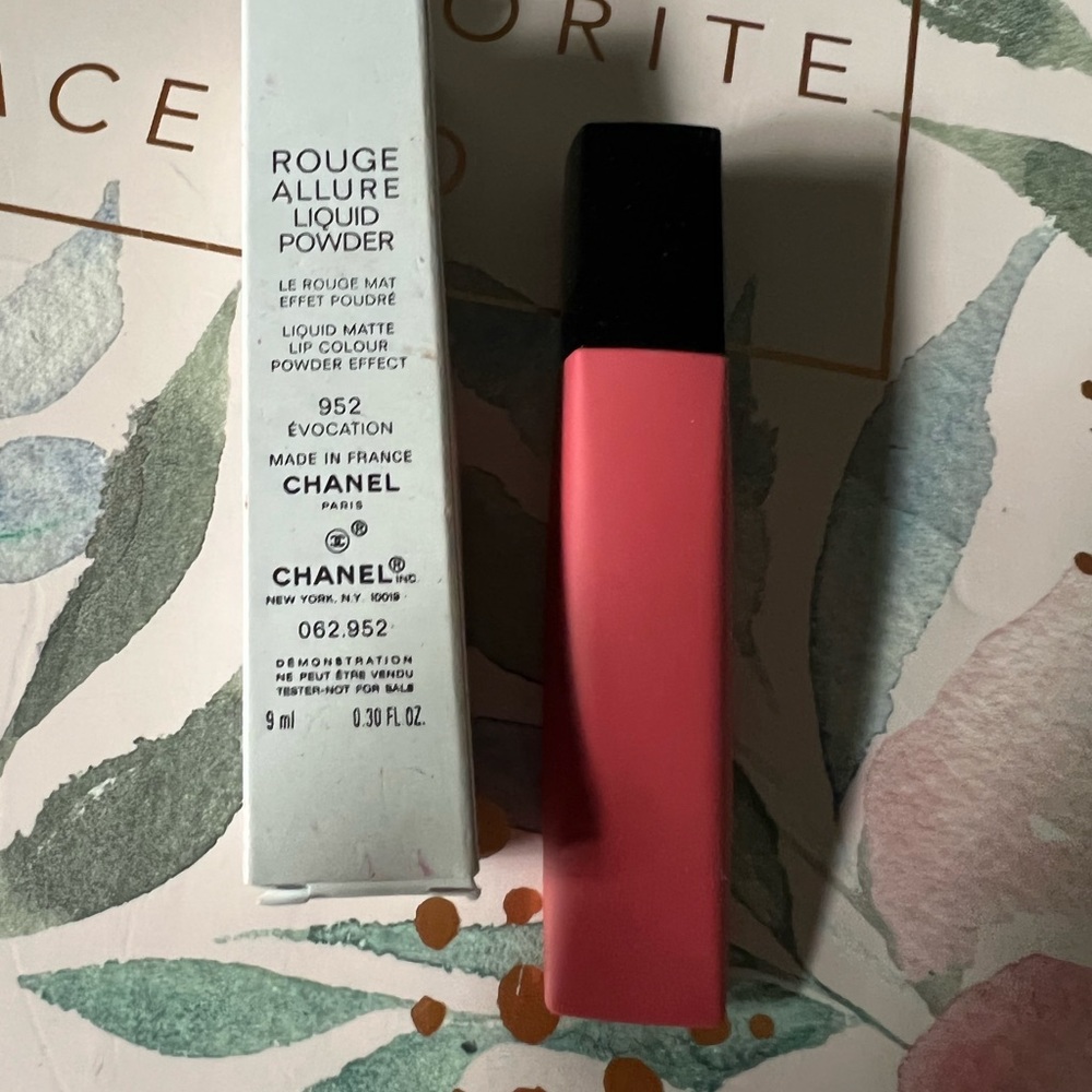 Chanel liquid powder (discontinued item)